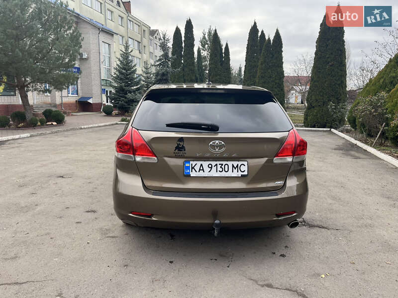 Позашляховик / Кросовер Toyota Venza 2011 в Ладижині