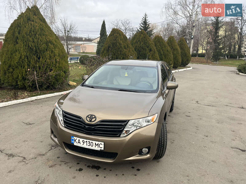 Позашляховик / Кросовер Toyota Venza 2011 в Ладижині