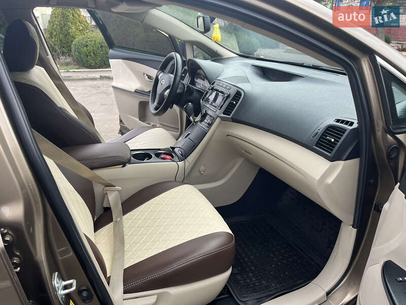 Позашляховик / Кросовер Toyota Venza 2011 в Ладижині