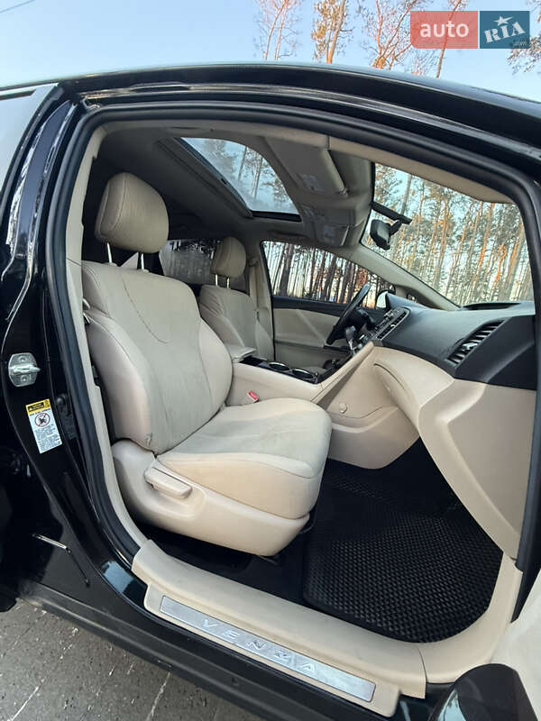 Позашляховик / Кросовер Toyota Venza 2011 в Житомирі