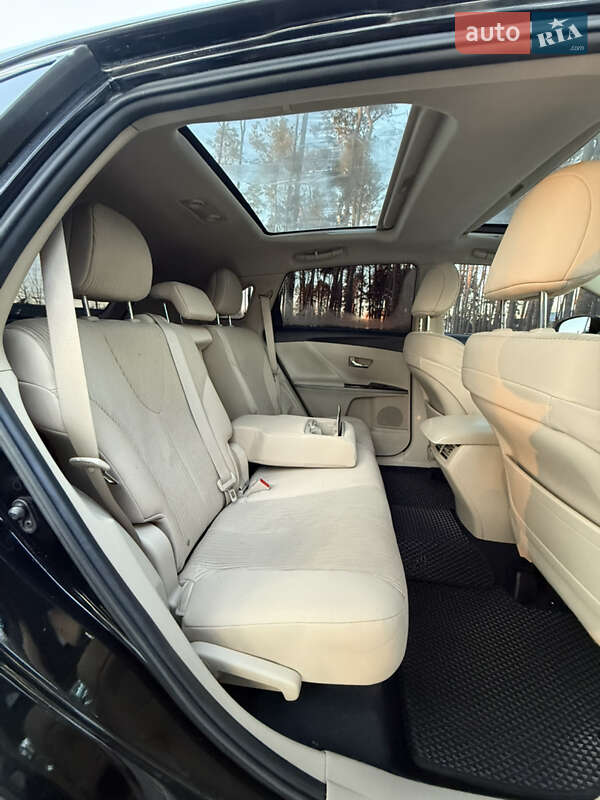 Позашляховик / Кросовер Toyota Venza 2011 в Житомирі
