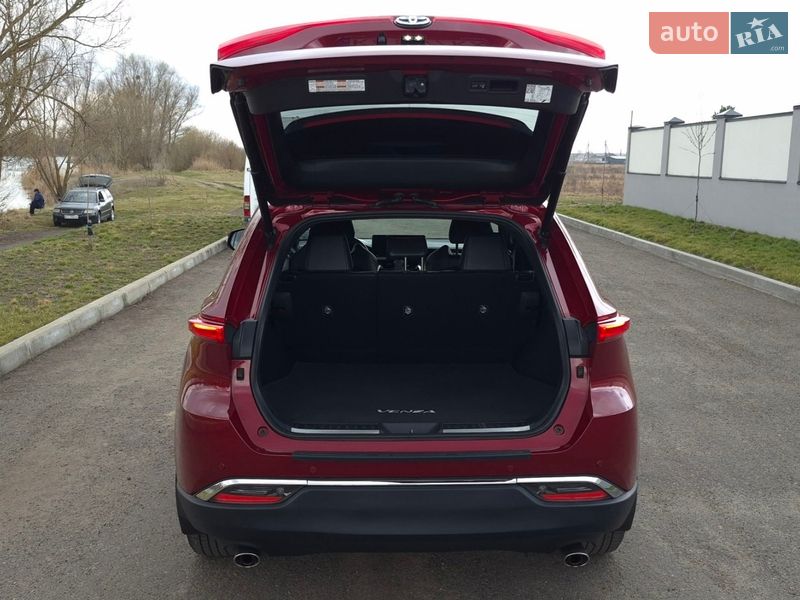 Внедорожник / Кроссовер Toyota Venza 2021 в Киеве