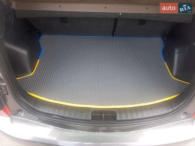 Мінівен Toyota Verso-S 2011 в Горішніх Плавнях