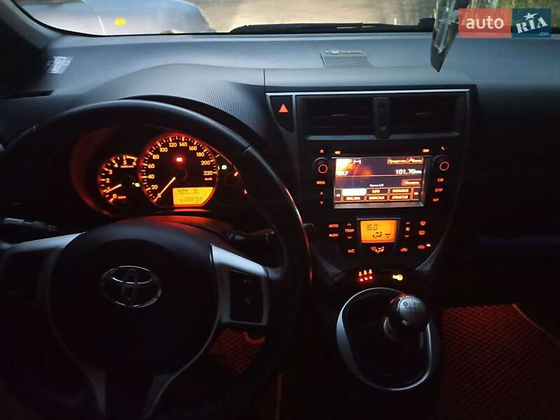 Мінівен Toyota Verso-S 2011 в Горішніх Плавнях