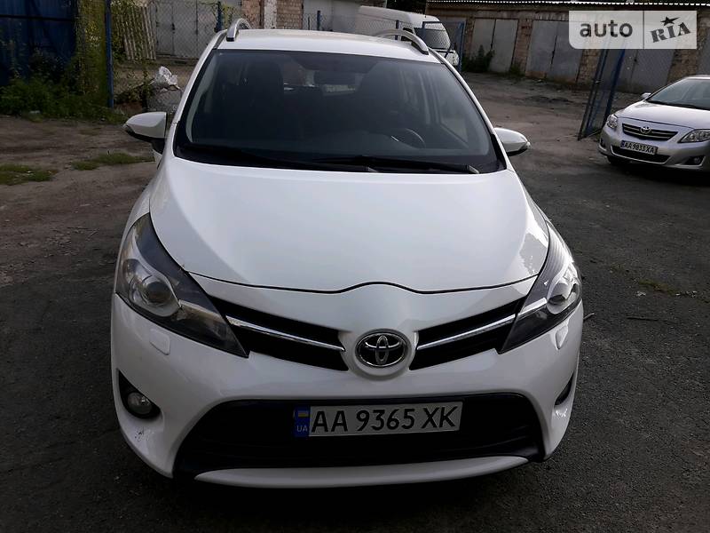 Минивэн Toyota Verso 2014 в Киеве