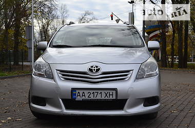 Мінівен Toyota Verso 2011 в Києві