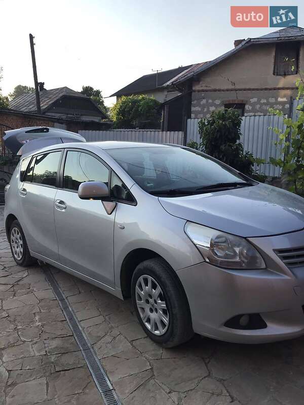 Минивэн Toyota Verso 2010 в Тернополе