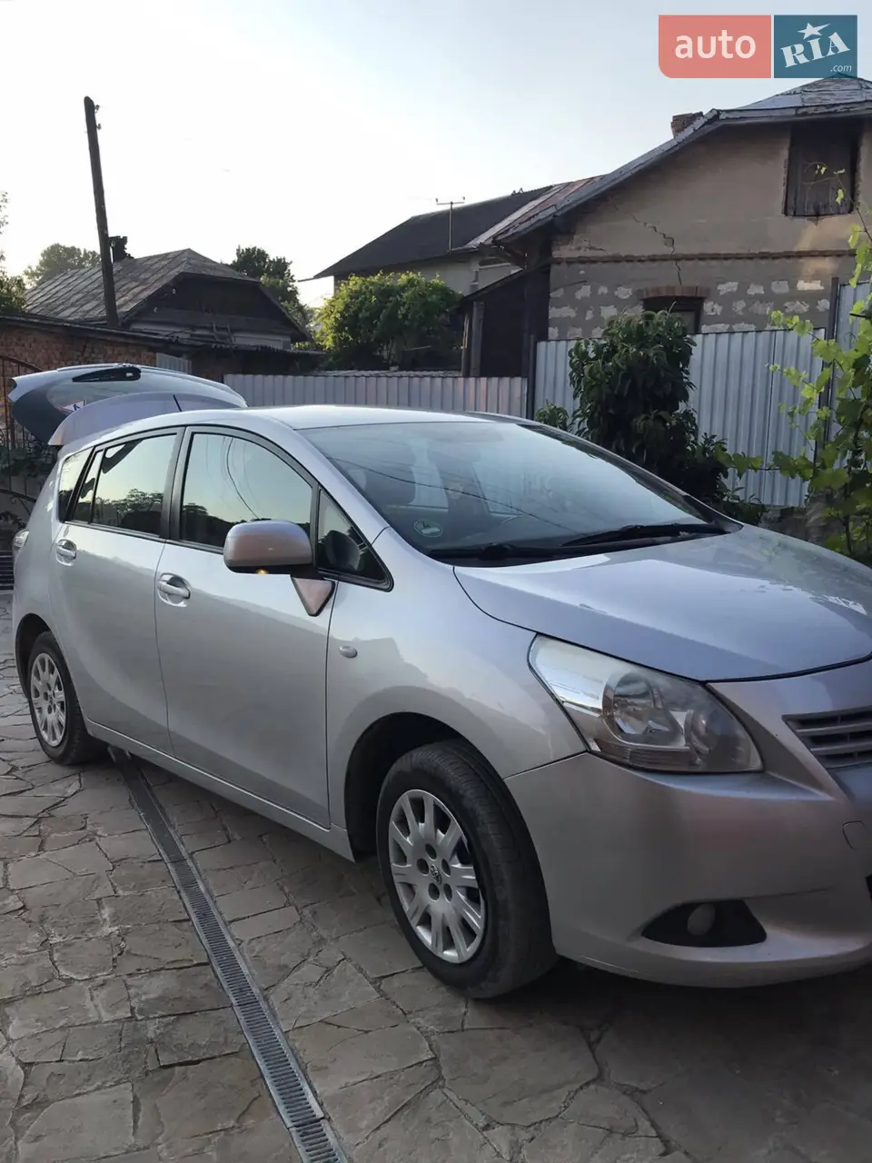 2010 Toyota Verso - мініатюра 4