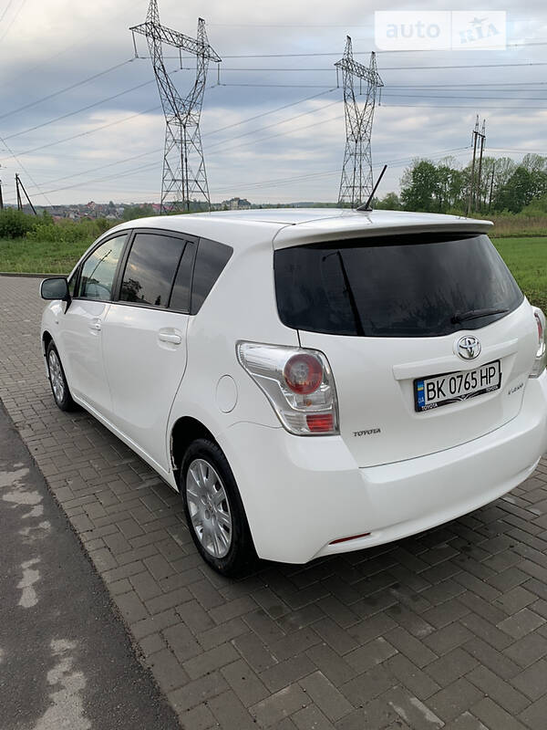 Мінівен Toyota Verso 2012 в Рівному