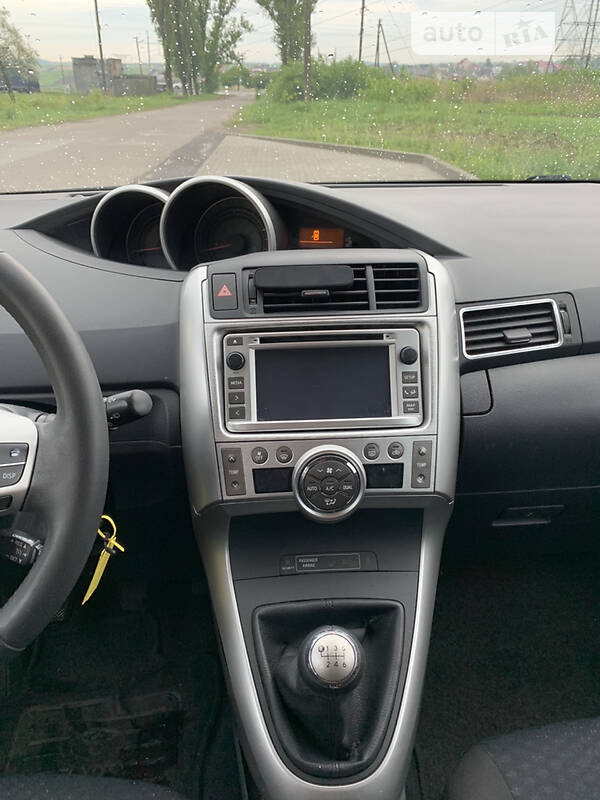 Мінівен Toyota Verso 2012 в Рівному