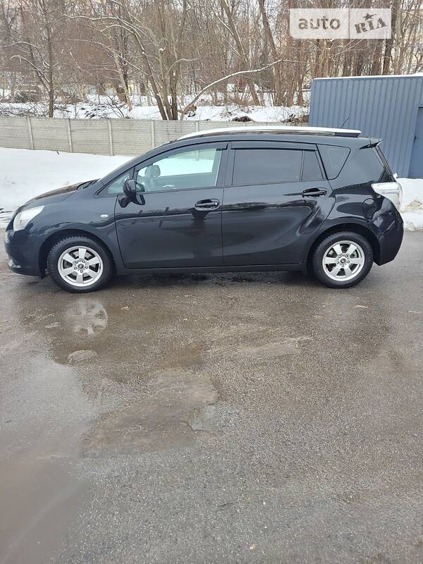 Універсал Toyota Verso 2011 в Рівному