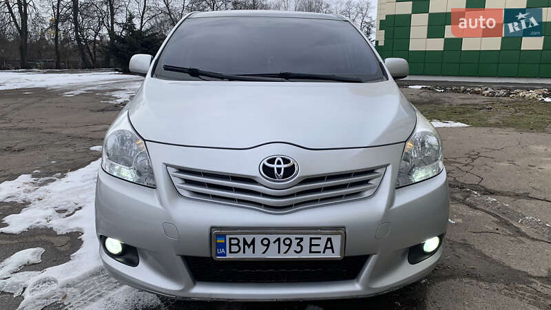 Мінівен Toyota Verso 2011 в Конотопі