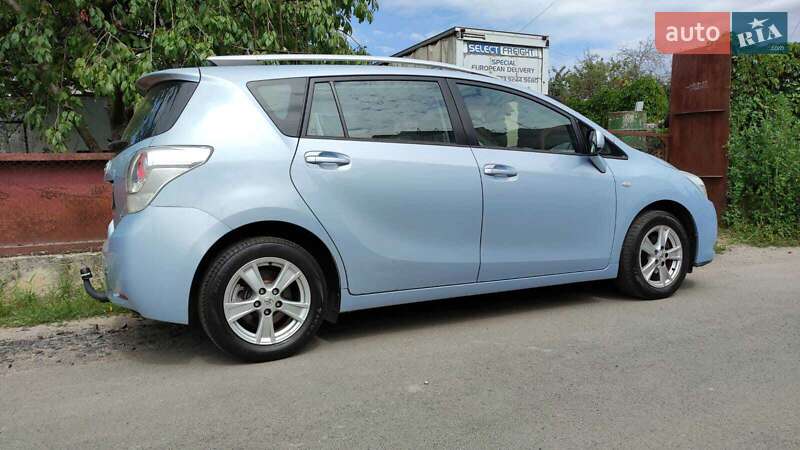 Минивэн Toyota Verso 2011 в Рени
