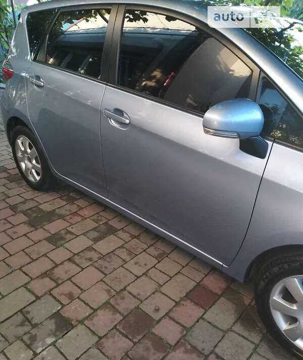 Мінівен Toyota Verso 2011 в Ужгороді