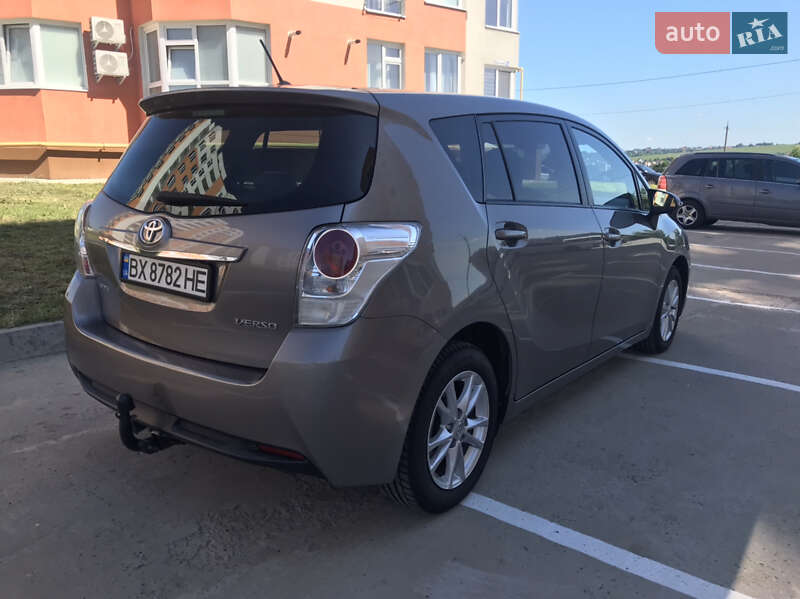 Мінівен Toyota Verso 2014 в Хмельницькому