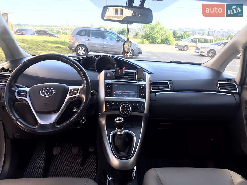 Мінівен Toyota Verso 2014 в Хмельницькому