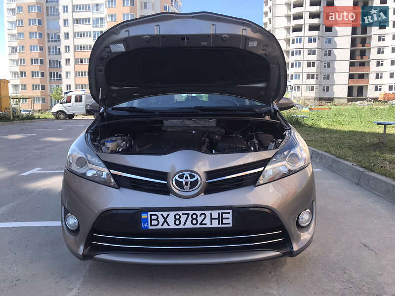 Мінівен Toyota Verso 2014 в Хмельницькому