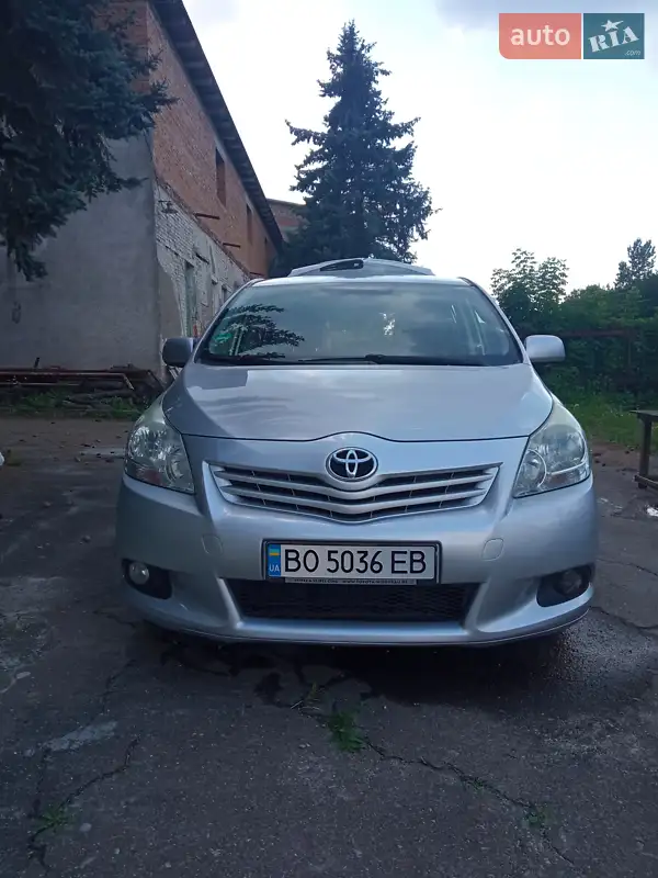 Toyota Verso 2011