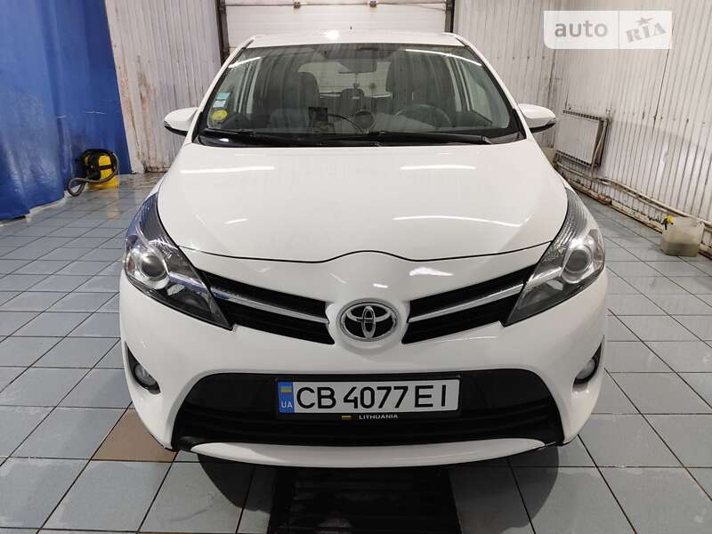 Минивэн Toyota Verso 2015 в Прилуках