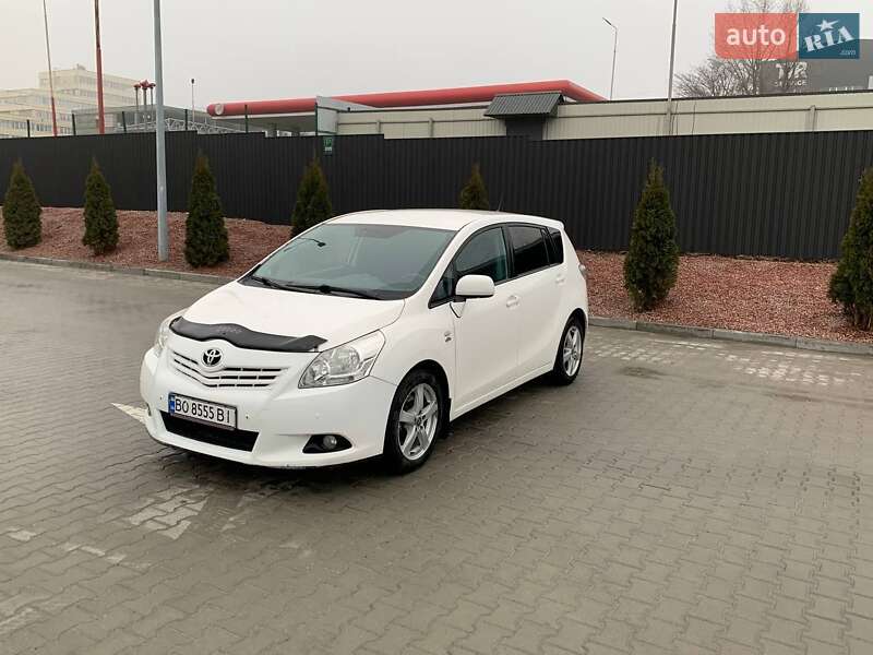 Мінівен Toyota Verso 2010 в Тернополі