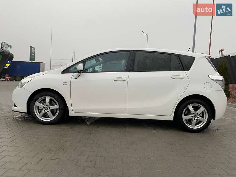 Мінівен Toyota Verso 2010 в Тернополі