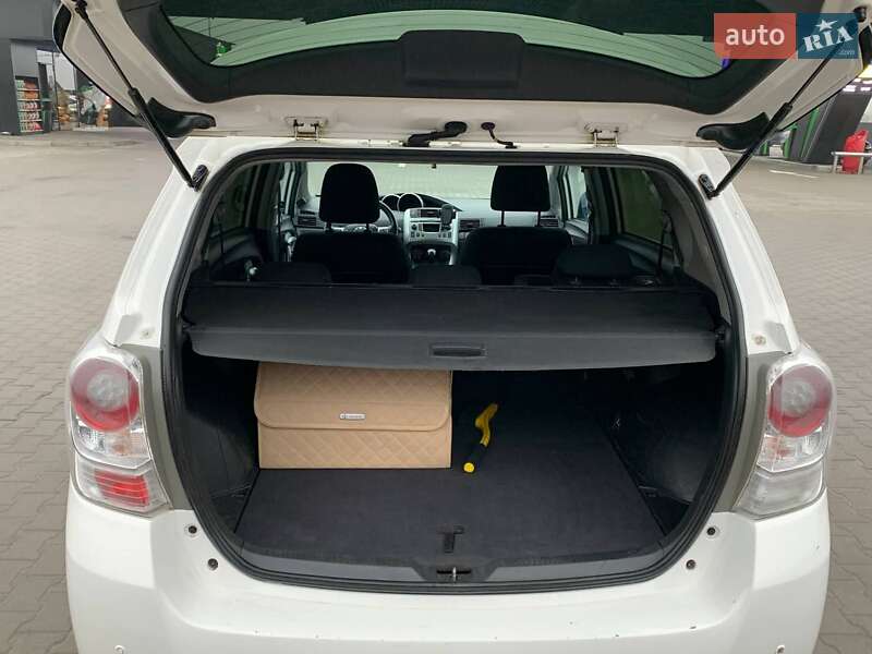 Мінівен Toyota Verso 2010 в Тернополі