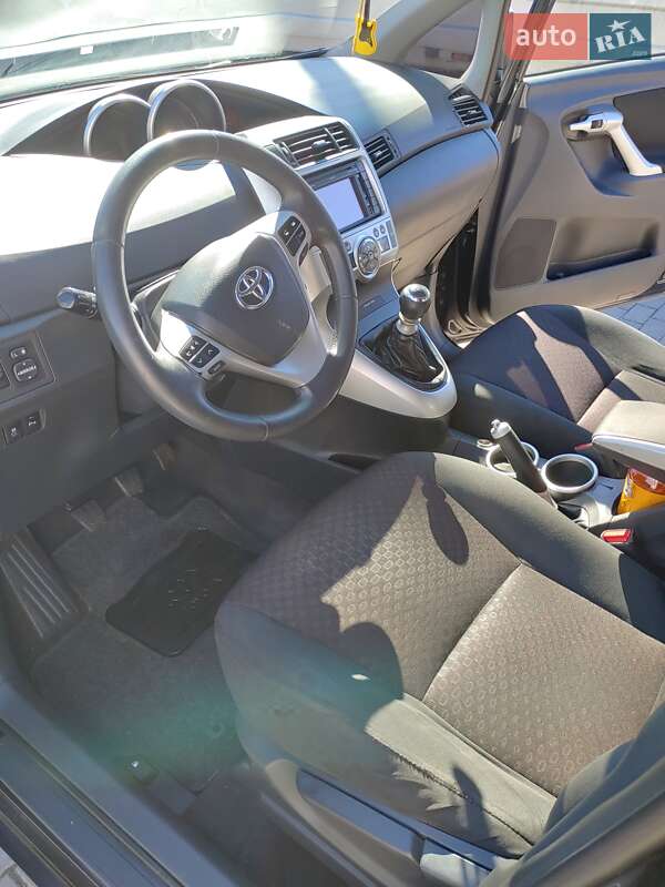 Мінівен Toyota Verso 2010 в Тернополі