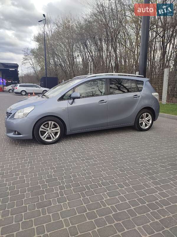 Минивэн Toyota Verso 2010 в Киеве