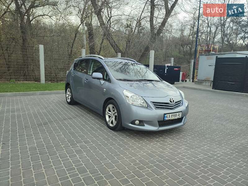 Минивэн Toyota Verso 2010 в Киеве