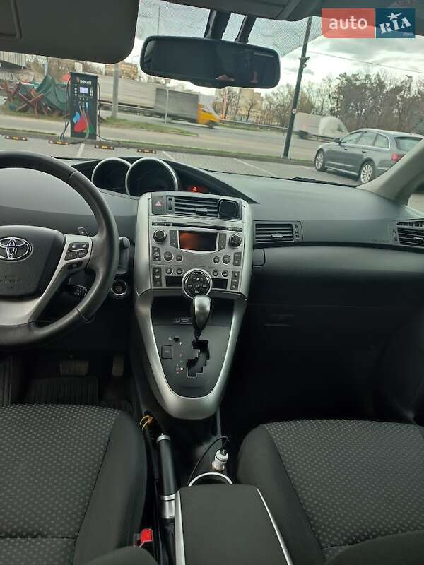 Минивэн Toyota Verso 2010 в Киеве