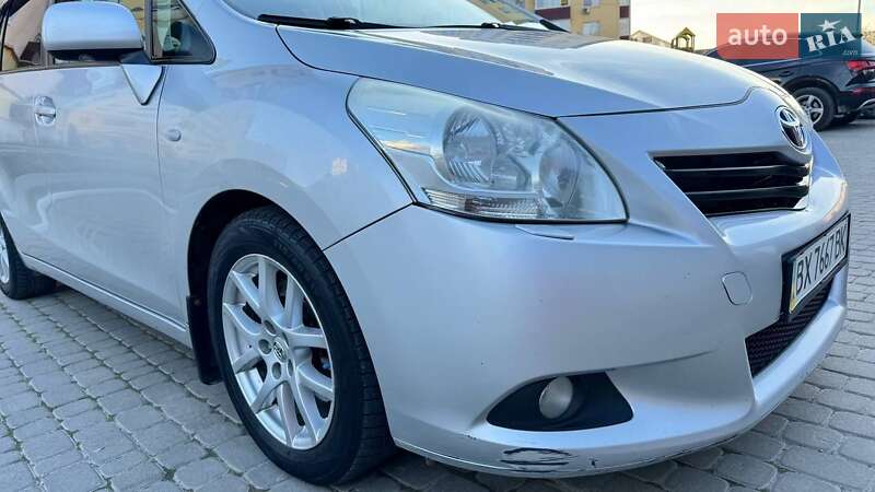 Минивэн Toyota Verso 2009 в Каменец-Подольском фото 10 Минивэн Toyota Verso 2009 в Каменец-Подольском