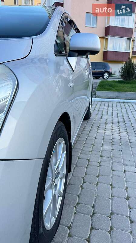 Минивэн Toyota Verso 2009 в Каменец-Подольском фото 13 Минивэн Toyota Verso 2009 в Каменец-Подольском