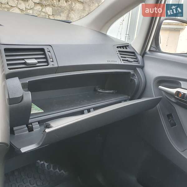 Минивэн Toyota Verso 2009 в Каменец-Подольском фото 88 Минивэн Toyota Verso 2009 в Каменец-Подольском