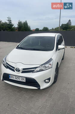 Минивэн Toyota Verso 2013 в Лановцах