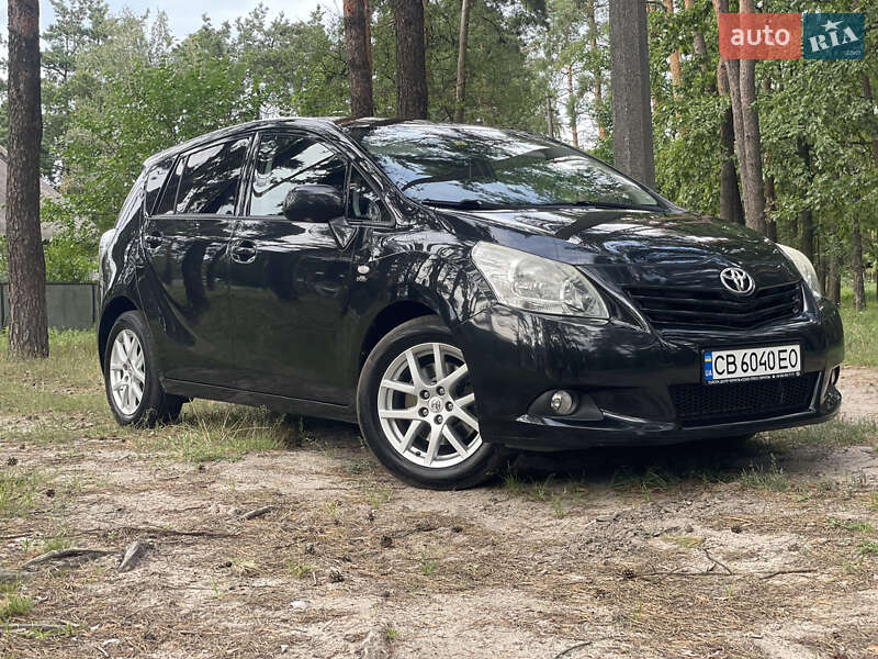 Мінівен Toyota Verso 2010 в Чернігові