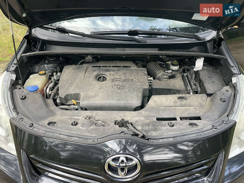 Мінівен Toyota Verso 2010 в Чернігові