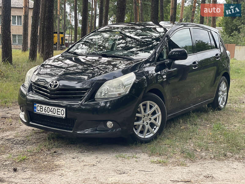 Мінівен Toyota Verso 2010 в Чернігові