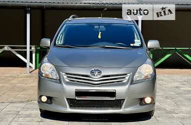 Мінівен Toyota Verso 2011 в Луцьку