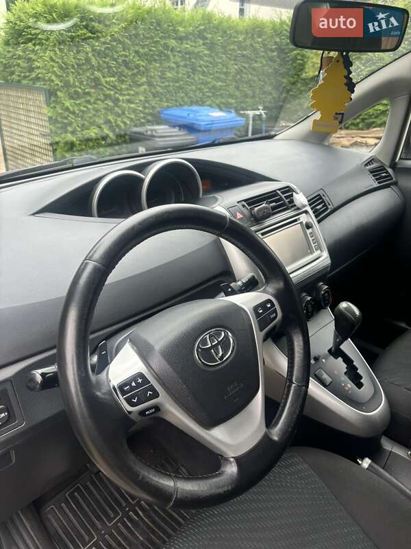 Мінівен Toyota Verso 2012 в Тернополі