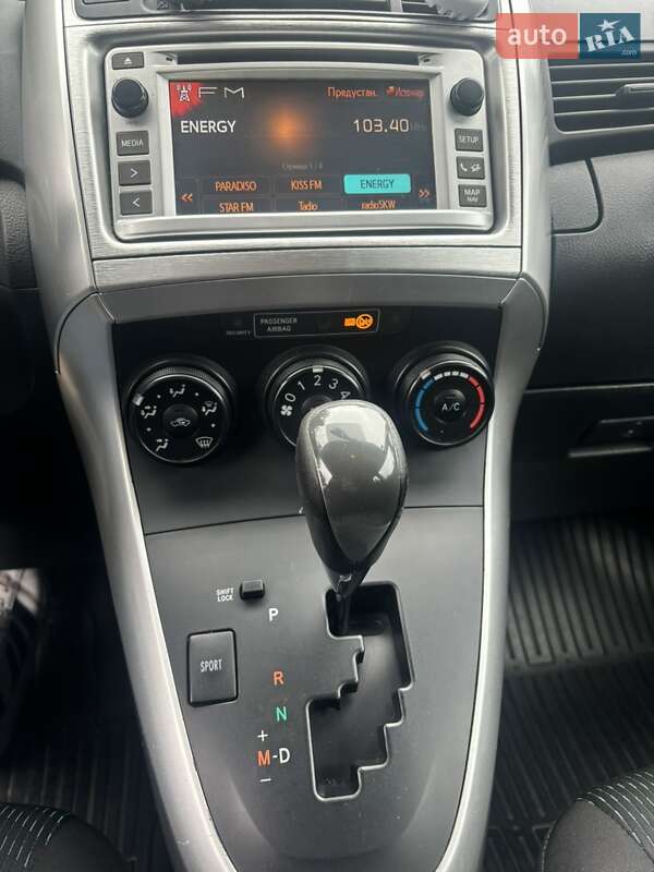 Мінівен Toyota Verso 2012 в Тернополі