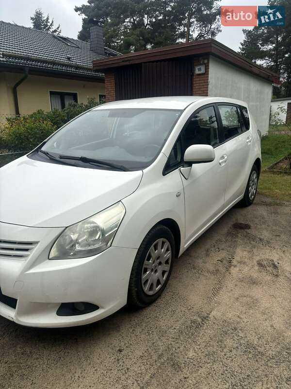 Мінівен Toyota Verso 2012 в Тернополі