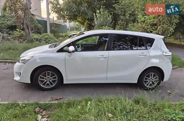 Минивэн Toyota Verso 2015 в 