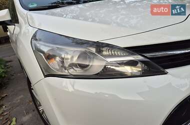 Минивэн Toyota Verso 2015 в 
