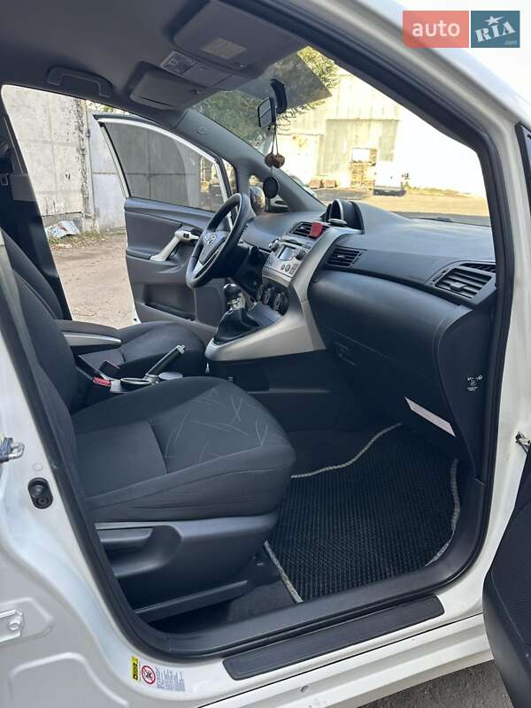 Мінівен Toyota Verso 2011 в Києві