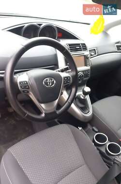 Мінівен Toyota Verso 2013 в Луцьку