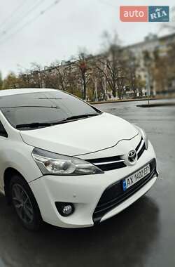 Мінівен Toyota Verso 2014 в Харкові