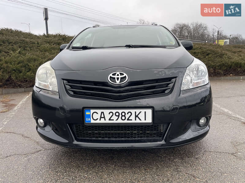 Минивэн Toyota Verso 2010 в Киеве