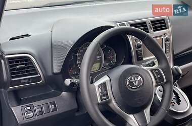 Минивэн Toyota Verso 2011 в 