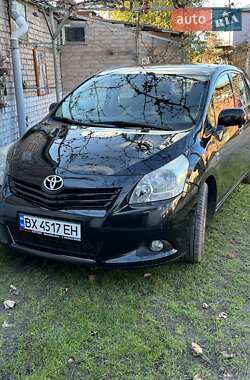 Минивэн Toyota Verso 2010 в 