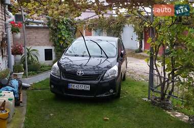 Минивэн Toyota Verso 2010 в 
